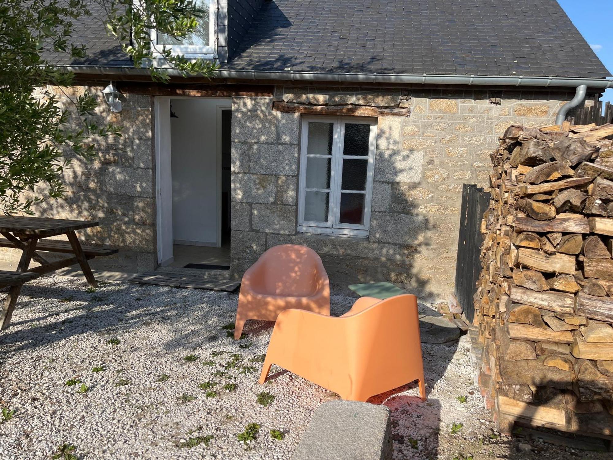 Holiday home Charmante Maisonnette Proximite Cite Medievale Et Bords De Rance Dinan