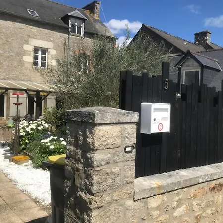 Charmante Maisonnette Proximite Cite Medievale Et Bords De Rance Dinan Exterior photo