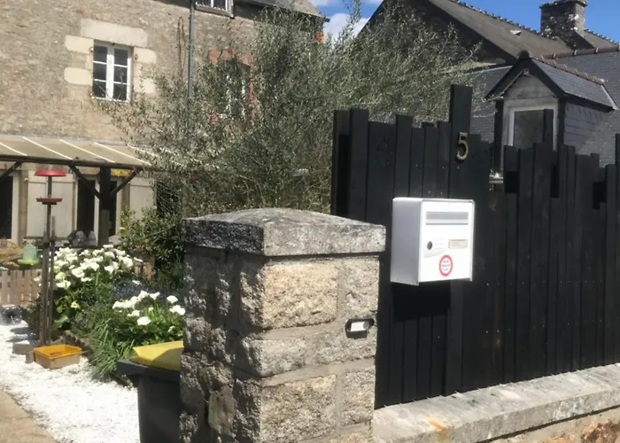 Charmante Maisonnette Proximite Cite Medievale Et Bords De Rance